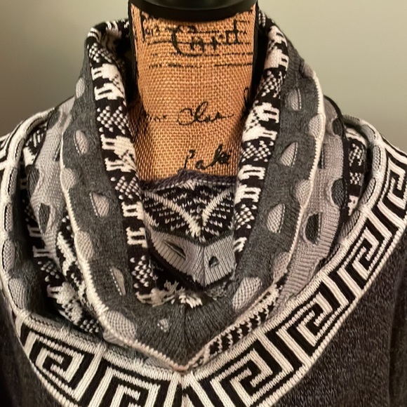 Ecologic Arts shrug, poncho, sweater combo. - Picture 2 of 14